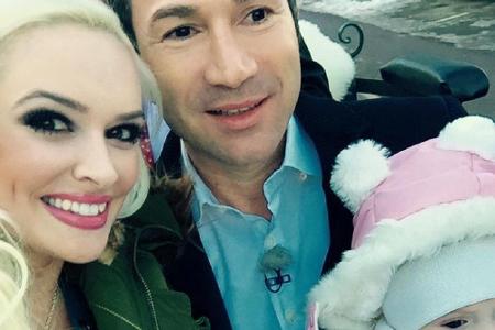 Der Tag der Taufe: Natürlich posierten Daniela Katzenberger, Lucas Cordalis und die kleine Sophia für ein Facebook-Selfie