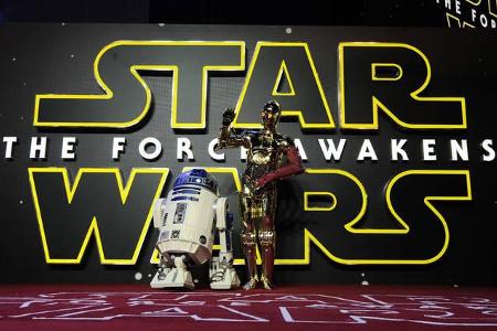 ...darüber dürfte man sich schnell hinwegtrösten, immerhin läuft der Film nun endlich in den Kinos an - und da sieht man den...