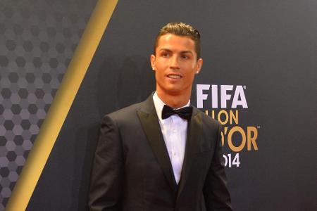 Mit 79,5 Millionen Dollar landet Fußball-Star Cristiano Ronaldo (30) knapp hinter Swift und gerade noch in den Top Ten der T...