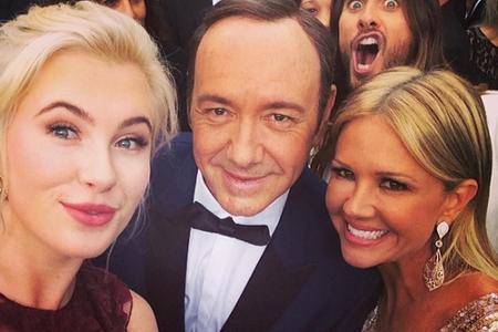 Doch keiner scheint das Fotobomben so sehr zu lieben wie Jared Leto (43). Bei den Oscars 2014 schlich er sich zunächst in da...