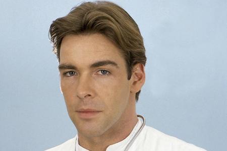 Dessen Filmsohn Udo Brinkmann bricht nicht nur in der Serie zahlreiche Frauenherzen. Sascha Hehn wird zum Traummann einer ga...