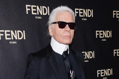 Der Modezar Karl Lagerfeld (82) ist der Pate des kleinen Hudson Kroenig. Vater des Jungen ist das Männermodel Brad Kroenig (...