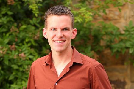 Nils (28) lebt mit seinem Vater und Bruder auf dem Hof. Jetzt soll eine Frau dazu stoßen, die 