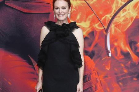 Julianne Moore setzte dagegen klassisch auf Schwarz. Die Oscargewinnerin ist als Alma Coin in der Blockbusterreihe zu sehen.