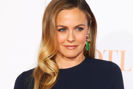 Alicia Silverstone (39) ist seit fast 20 Jahren Veganerin. Sie sagt, dass sie vorher unter Akne, Schlafstörung und Asthma li...