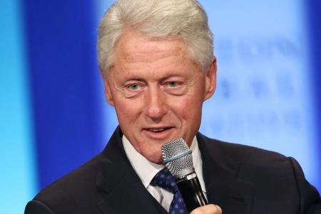 Politiker Bill Clinton (69) hatte 2004 einen vierfachen Bypass, der ihn dazu bewegte, sich vegan zu ernähren. Der ehemalige ...