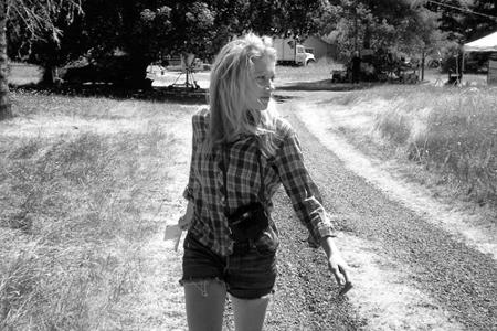 Auch beim sonntäglichen Spaziergang ist die Hotpants ein guter Begleiter. Schließlich gewährt sie viel Beinfreiheit und ist ...