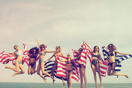 Während wir uns in Deutschland über zwei Wochen Sommer freuen, scheint bei Grammy-Gewinnerin Taylor Swift (25, 