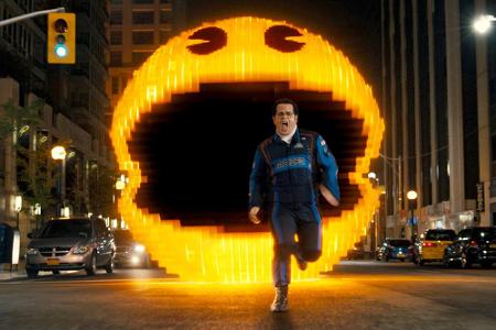Ludlow Lamansoff (Josh Gad) muss Gas geben, um dem gefräßigen Pixel-Monster zu entkommen.