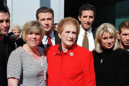 Gleich vier Kinder brachten Alexander Rae Baldwin Jr., ein Lehrer, und seine Frau Carol Newcomb Martineau im Showbiz unter. ...