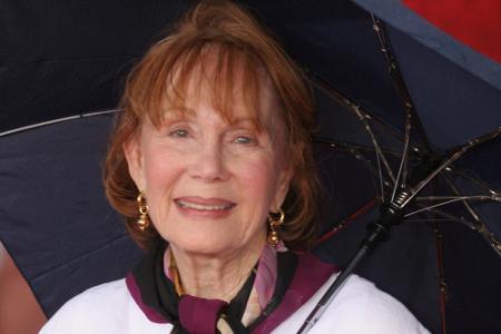 Katherine Helmond gab Angelas Mutter Mona. Auch mit ihren mittlerweile 86 Jahren bleibt die Schauspielerin ihren roten Haare...