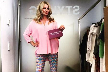 Auch mit 51 Jahren scheut Frauke Ludowig nicht vor modischen Experimenten zurück. Mit dieser geometrisch gemusterten Schlagh...