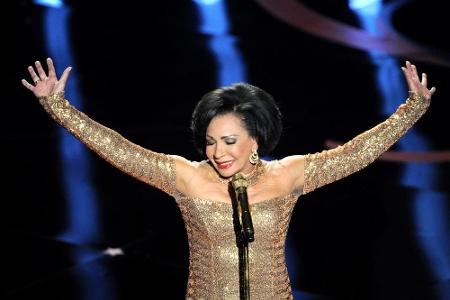 Die unbestrittene Königin der Bond-Songs ist aber Shirley Bassey. Von ihr stammen gleich drei Titel: 