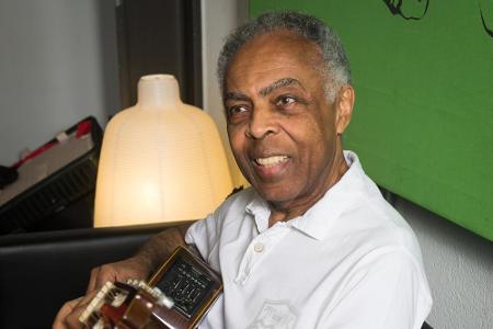 Für Gilberto Gil (73) gingen Musik und Politik schon immer Hand in Hand. Schon in den 60ern attackierte er in seinen Songs d...