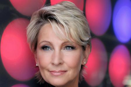 In Deutschland sind Showgrößen in der Politik eher noch die Ausnahme. Zu den wenigen Promi-Politikern gehört Schlagersängeri...