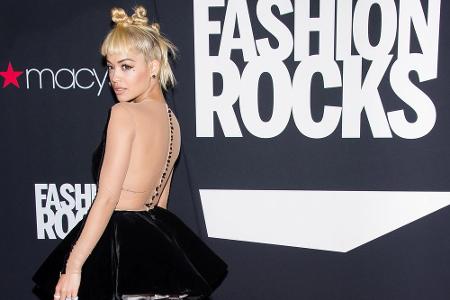 Ein schöner Rücken kann auch entzücken: Nicht nur Ritas Popo kann sich sehen lassen, auch ein rückenfreies Kleid lässt sie s...