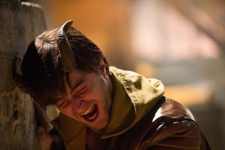 Ist das Gottes Strafe für seine Tat? Ig beteuert stets seine Unschuld und lässt nichts aus, um sich der seltsamen Hörner zu ...