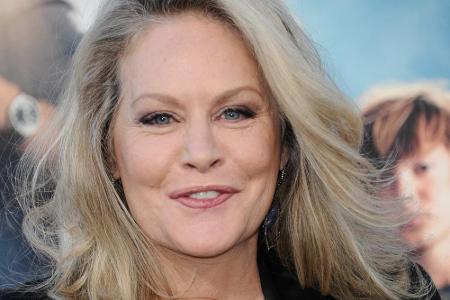 Clarks Frau Ellen spielte Beverly D'Angelo (63), eine ihrer bekanntesten Rollen. Neben diversen anderen Filmen sorgte sie au...