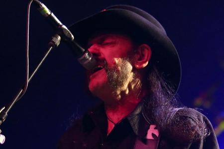 Ein weiteres Markenzeichen von Kilmister sind die beiden gutartigen Fibrome auf seiner linken Gesichtshälfte. Fälschlicherwe...