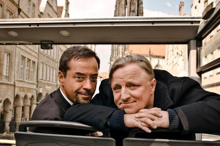 Jan Josef Liefers (l.) und Axel Prahl in ihren Paraderollen des Prof. Dr. Boerne und Kommissars Thiel