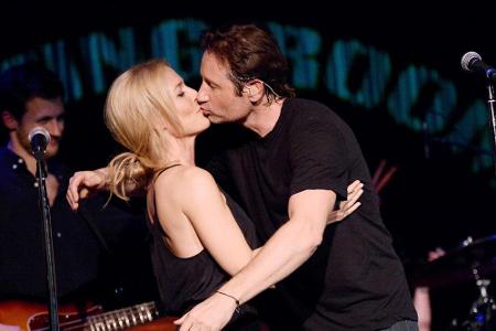 Schmatz! Gillian Anderson und David Duchovny feiern schon mal ihre eigene 