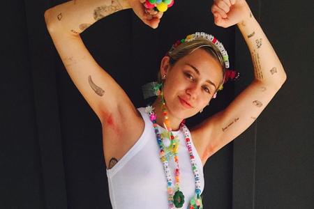 Miley Cyrus findet: Achselhaare sind wieder en vogue