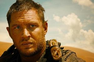 Max (Tom Hardy) hat während des gesamten Films nicht viel zu lachen