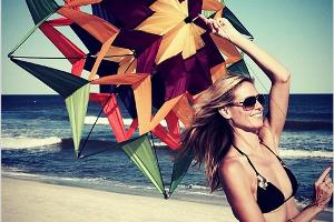 Heidi Klum hat Spaß am Strand