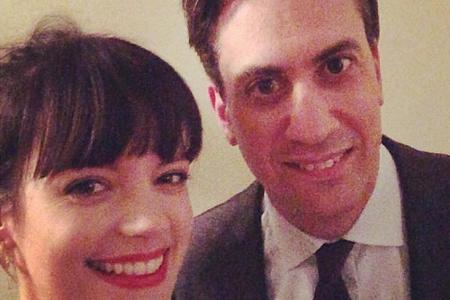Mit einem Selfie erreichen Ed Miliband und Lily Allen ihre fünf Millionen Follower auf Twitter