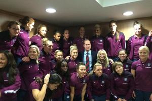 Wie Harry zu seinen besten Zeiten: Prinz William von Frauen umringt