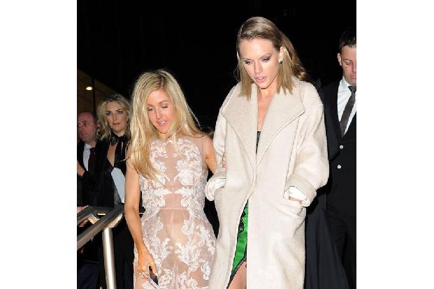 ...bei den ELLE Style Awards 2015 mit Ellie Goulding ein ernstes Wörtchen gesprochen zu haben - sie wird nämlich ebenfalls t...