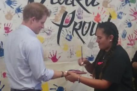 Ein bunter Hund hinterlässt Eindruck: Prinz Harry in Auckland