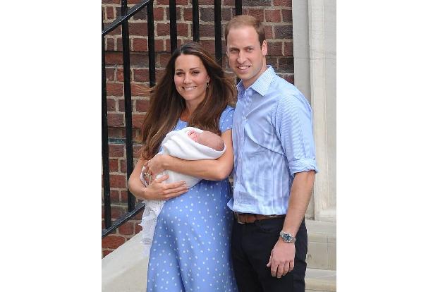 ...von Kate und William perfekt. Bereits bei der Geburt von Brüderchen George am 22. Juli 2013 strahlte das Paar über das ga...