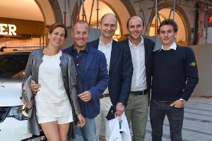 Marie-Jeanette Ferch und Ehemann Heino zusammen mit Land Rover Marketingdirektor Christian Uhrig und den Polo-Team-Mitgliede...