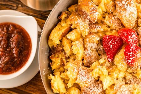 Den perfekten Kaiserschmarren gibt es auf der Gasteiner Gamskarkogelhütte