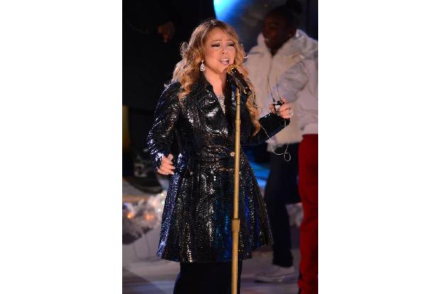 Mariah Carey hat so kurz vor Weihnachten alle Hände voll zu tun. Vor zwei Wochen brachte sie die wartenden Fans vor dem Rock...