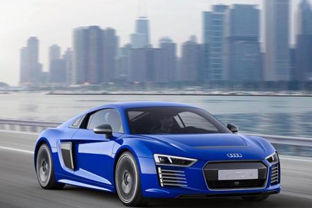 Showcar Audi R8 e-tron mit 450 Kilometer elektrischer Reichweite