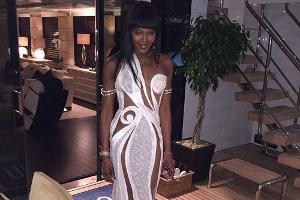 Zu ihrer Geburtstagsfeier hüllte sich Naomi Campbell in Versace