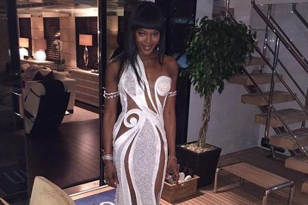 Zu ihrer Geburtstagsfeier hüllte sich Naomi Campbell in Versace