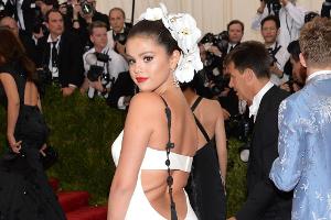 Rückseite im Fokus: Selena Gomez Anfang Mai bei der MET-Gala in New York