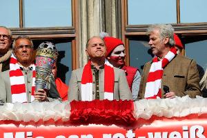 Uwe Ochsenknecht (Mitte) als Udo Honig