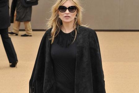 Kate Moss macht es vor: Auf der Fashion Week in London trug sie ein Cape mit Fransen