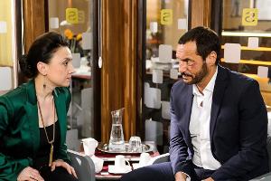 Simone (T. Clasing) und Richard (S. Leirich) hoffen bei "Alles was zählt" darauf, dass Jenny sich Maximilians Spielchen wide...