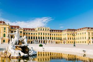 Der Besuch von Attraktionen wie dem Schloss Schönbrunn wird mit dem Vienna Pass erheblich günstiger