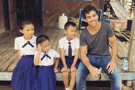 Elyas M'Barek muss auf eine Schuluniform verzichten