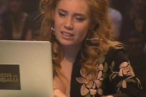 Palina Rojinski ist beim "Shitstorm-Roulette" am Verzweifeln