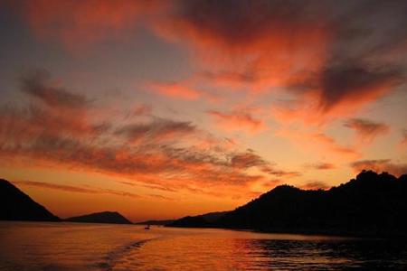 Segeltörn in den Sonnenuntergang