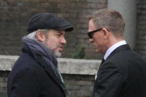 Daniel Craig und Regisseur Sam Mendes am Set von "Spectre"