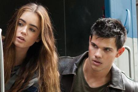 Nathan und seine Klassenkameradin Karen sind auf der Flucht