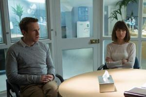 Nat (Rose Byrne) und Josh (Rafe Spall) kann auch keine Paartherapie mehr helfen, denn: "Das hält kein Jahr ...!"